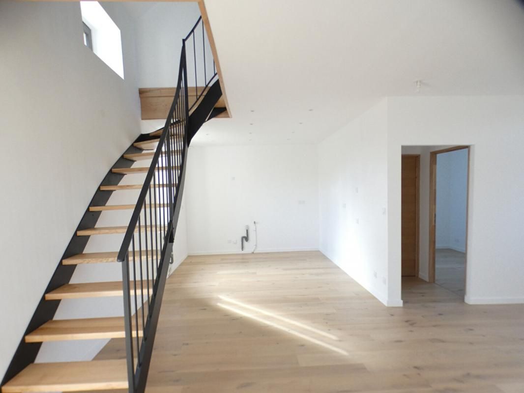 MONTIGNAC Maison renovée entirement à Montignac Lascaux avec 3 chambres, bureau et jardin 4