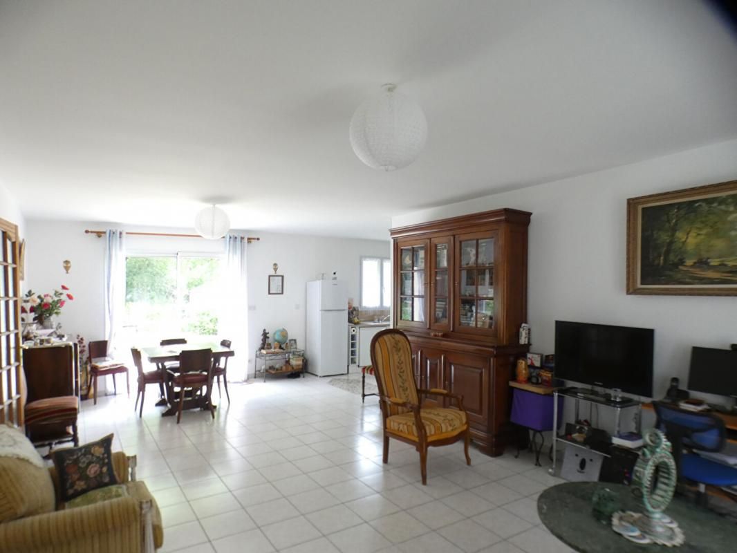 LE LARDIN-SAINT-LAZARE Maison plain-pied avec 3 chambres dans une impasse 3