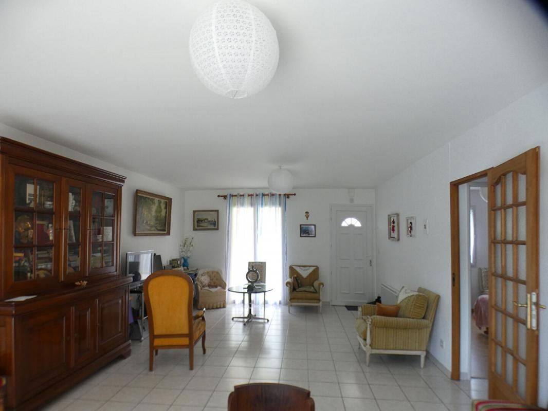 LE LARDIN-SAINT-LAZARE Maison plain-pied avec 3 chambres dans une impasse 4