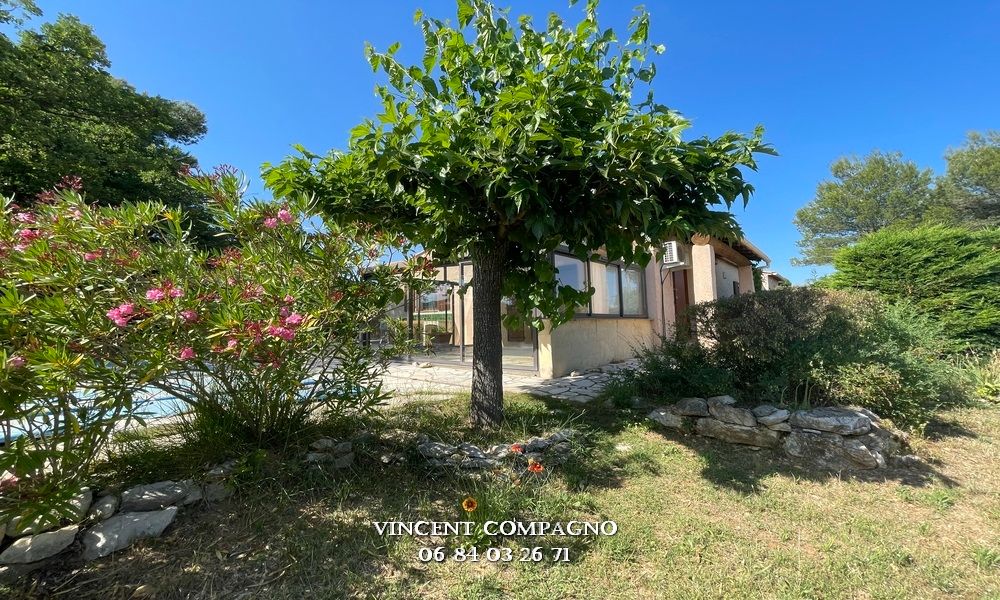 ESPARRON-DE-VERDON Maison de plain-pied avec piscine et terrain plat 4