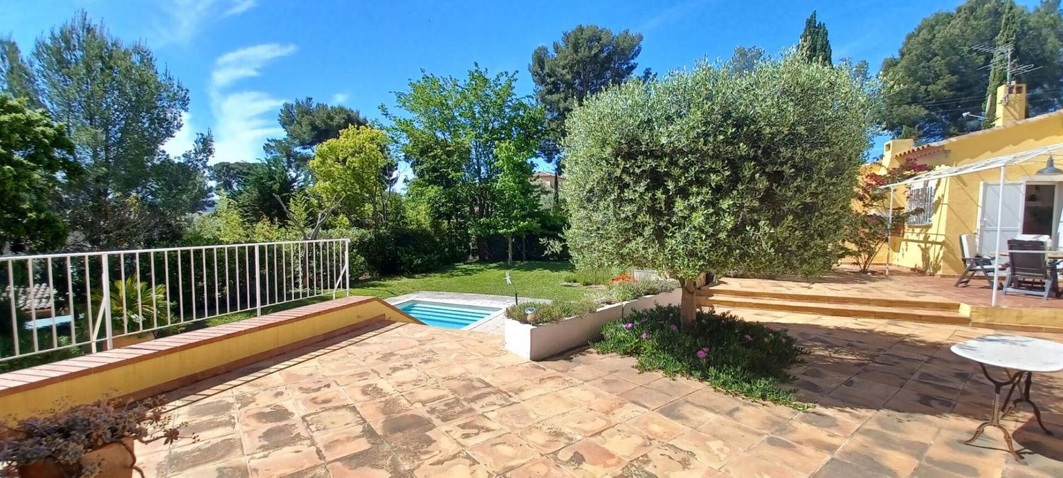 SAINT-CYR-SUR-MER Maison indépendante 7 pièces de plain-pied avec piscine aux LECQUES 2
