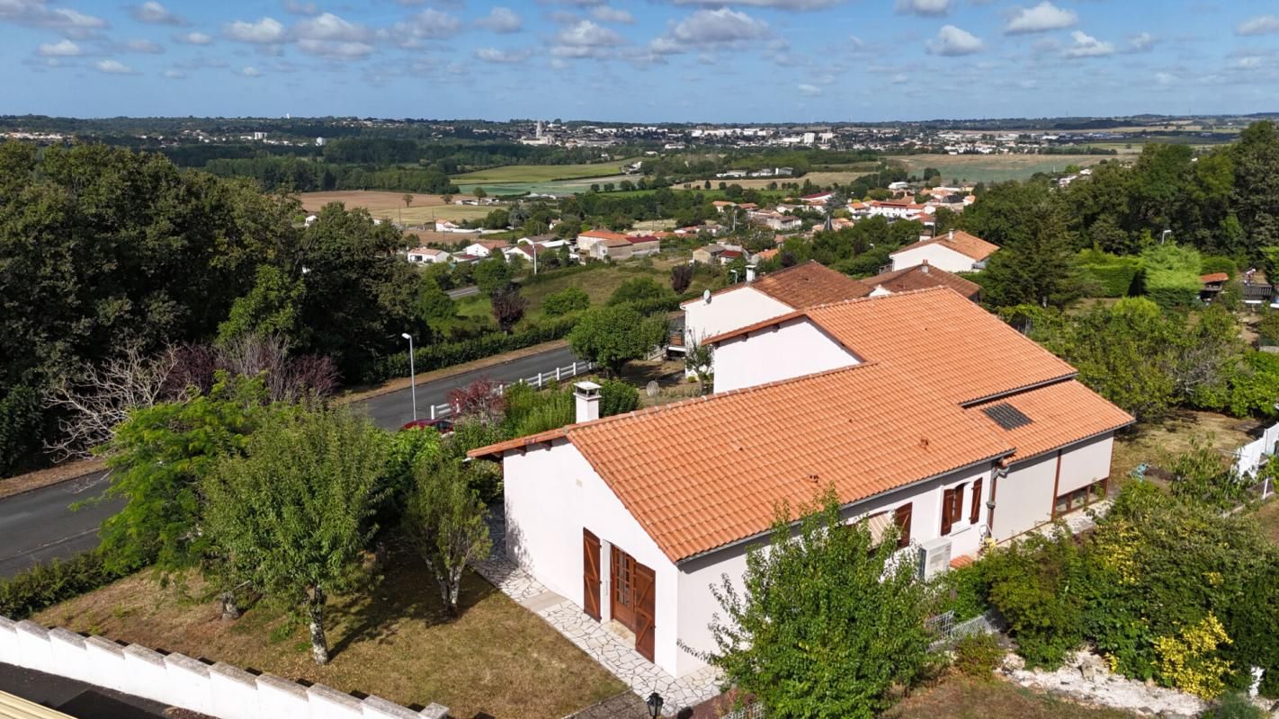 NANTEUIL Maison Nanteuil 5 pièce(s) 128 m2 2