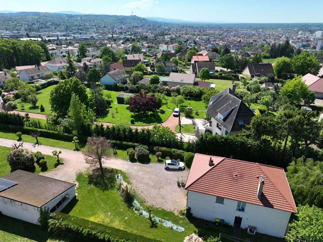 CREUZIER-LE-VIEUX Villa Creuzier Le Vieux 8 pièce(s) 200 m2 1