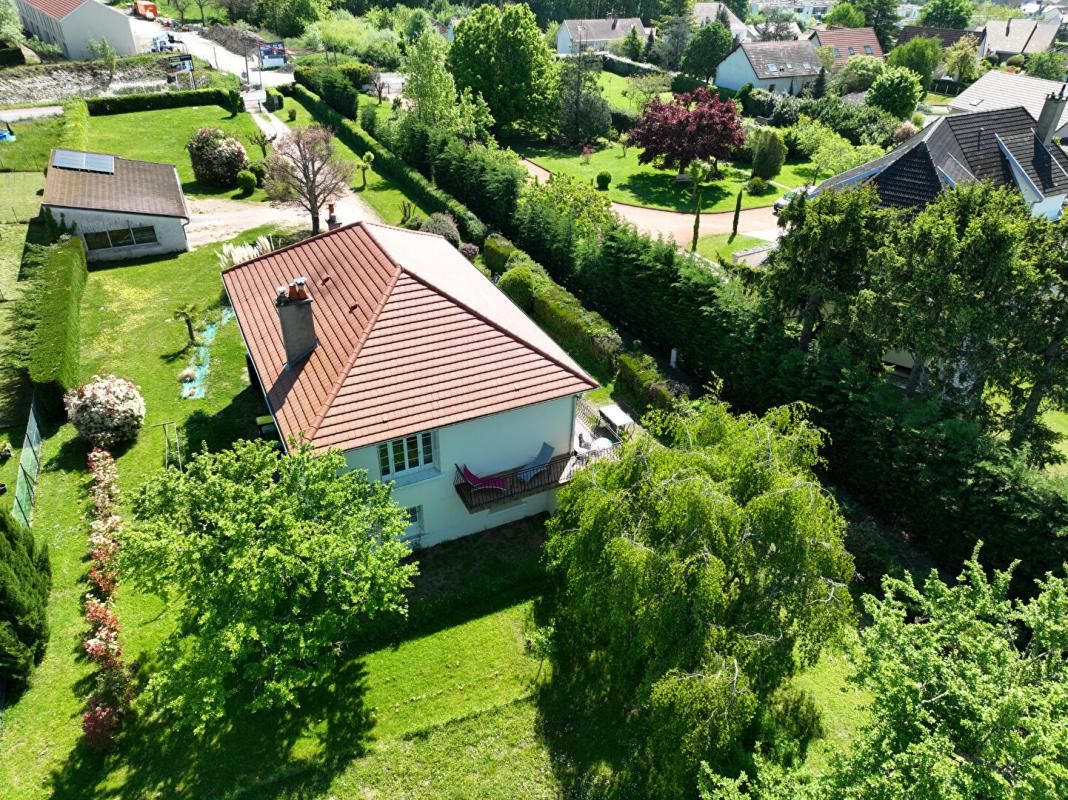 CREUZIER-LE-VIEUX Villa Creuzier Le Vieux 8 pièce(s) 200 m2 2