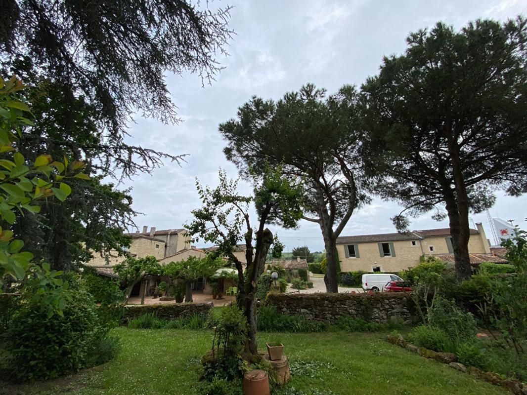 SAINT-MACAIRE Rare et superbe propriété à Saint Macaire 15 pièces 700 m2 1