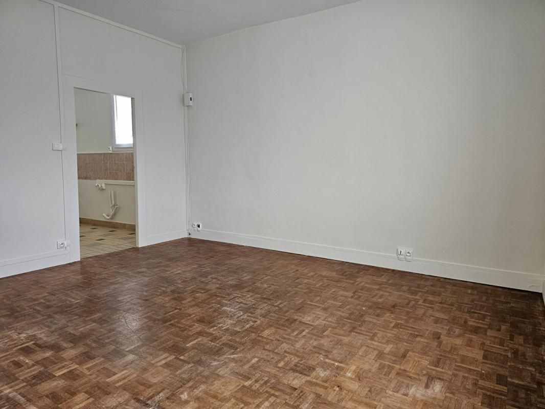 Appartement de 3 pièces, 2 chambres, garage et grenier au dessus