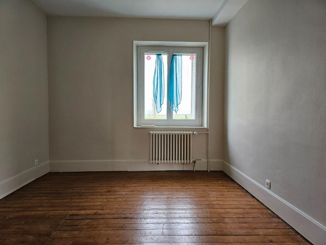 ROUVRAY-SAINT-DENIS Appartement de 3 pièces, 2 chambres, garage et grenier au dessus 3
