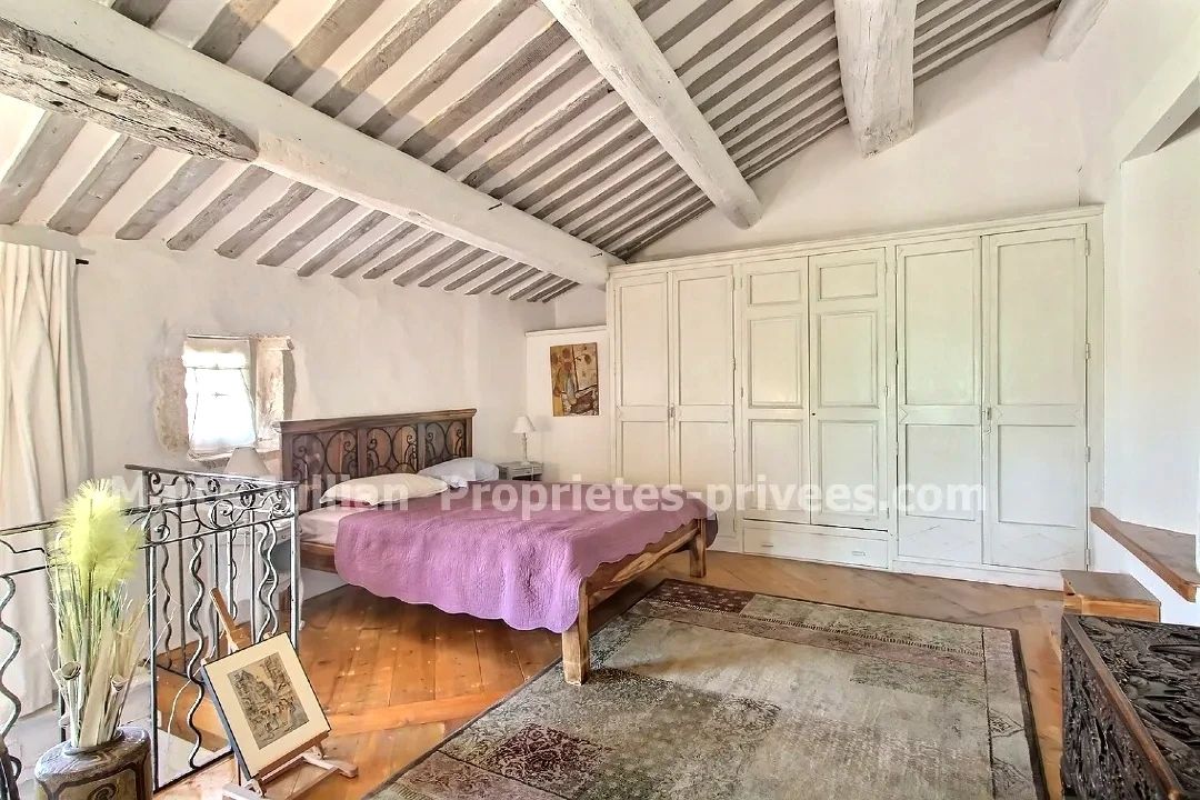 ESTEZARGUES Maison de village de 220 m2 avec terrasse et vue dominante 3