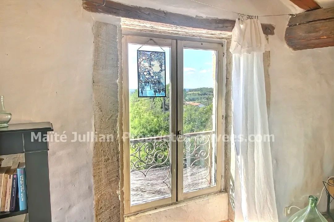 ESTEZARGUES Maison de village de 220 m2 avec terrasse et vue dominante 4