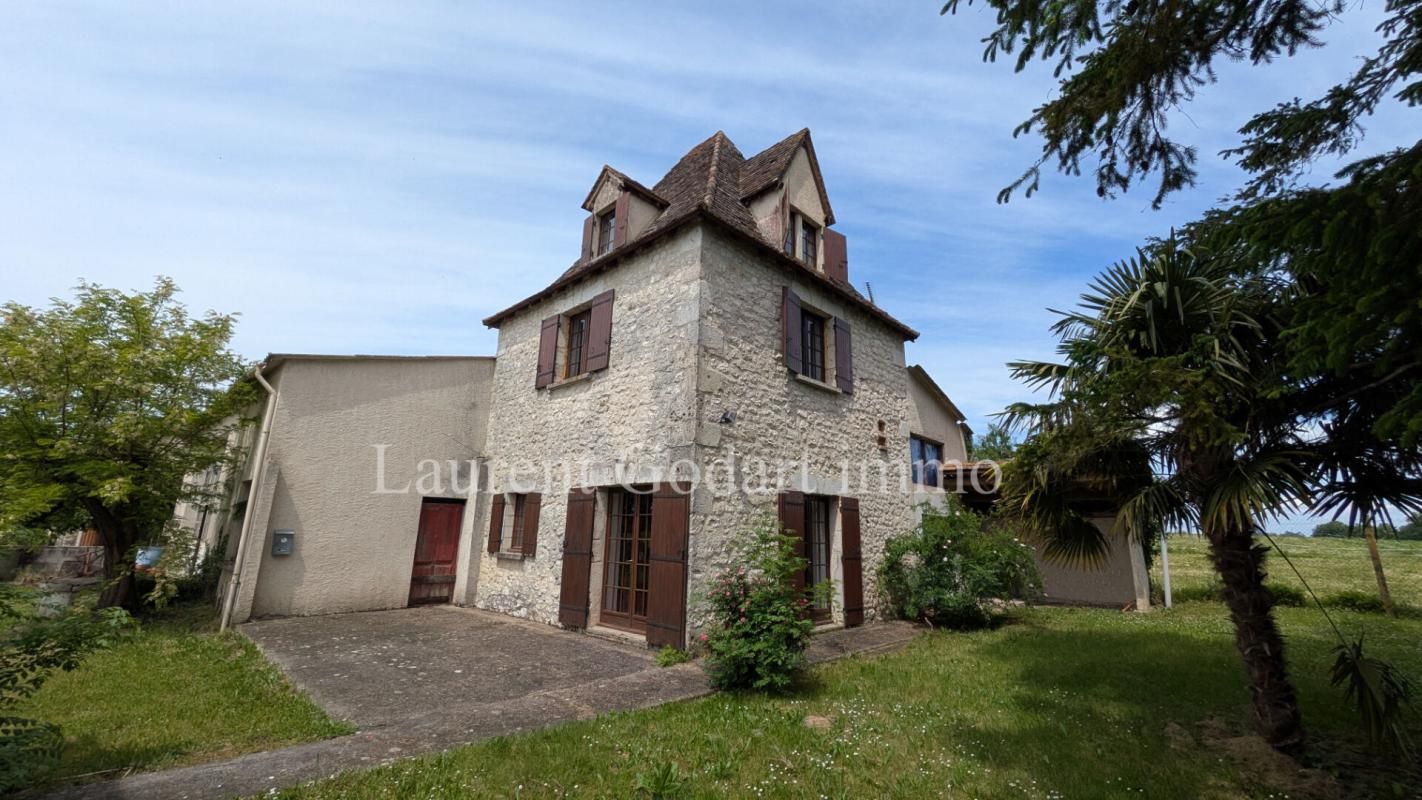 Maison de 105m² avec 4 chambres, gîtes et dépendances