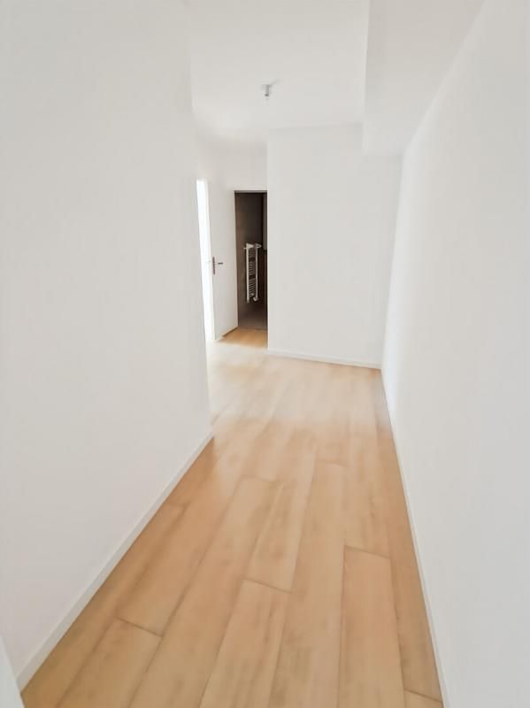 CHALONS-EN-CHAMPAGNE Appartement Chalons En Champagne 3 pièce(s) 78 m2 RDC Parking et jardin 4