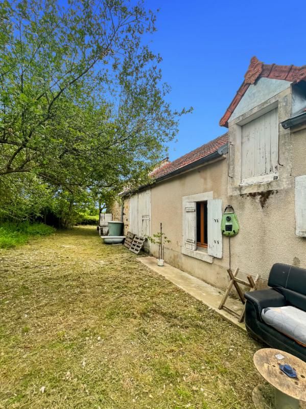 LA BERTHENOUX Ancien corps de ferme de 171 m2 à rénover 66 000 2