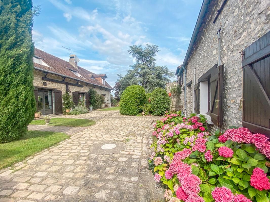 NEMOURS Deux longères de charme avec piscine, potentiel gîtes et maison d'hôtes 4