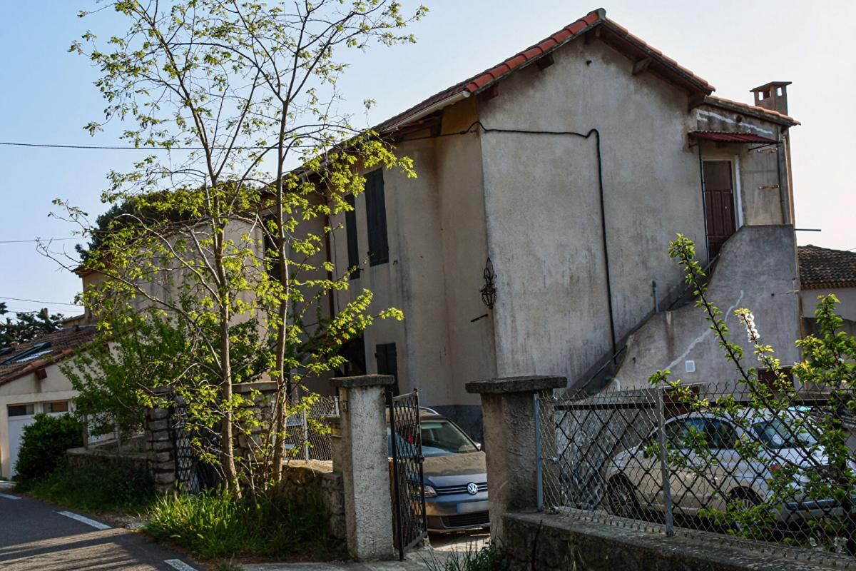 MARTIGUES Maison sur la vieille Couronne Martigues -T5 pièce(s) 110 m2 A rénover + Terrain constructible 3
