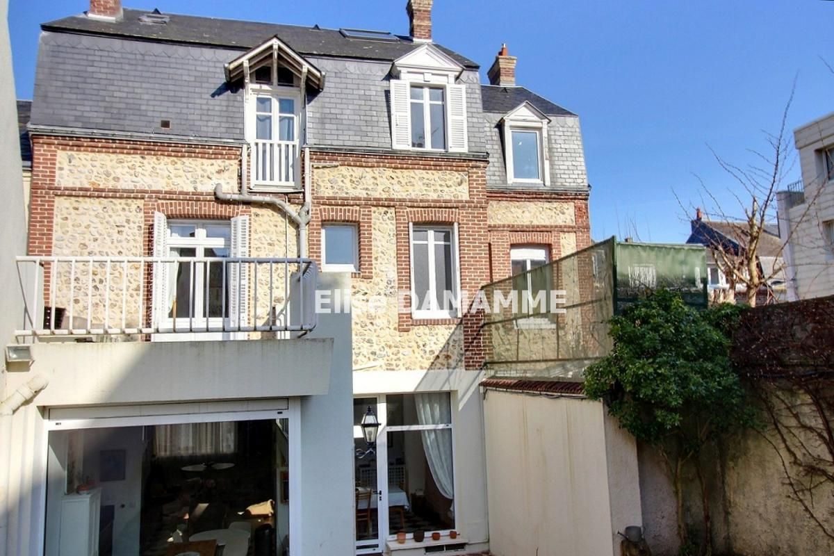 FECAMP "Bénédictine" - MAISON DE CARACTERE 200m², local 27m², dépendance et garage