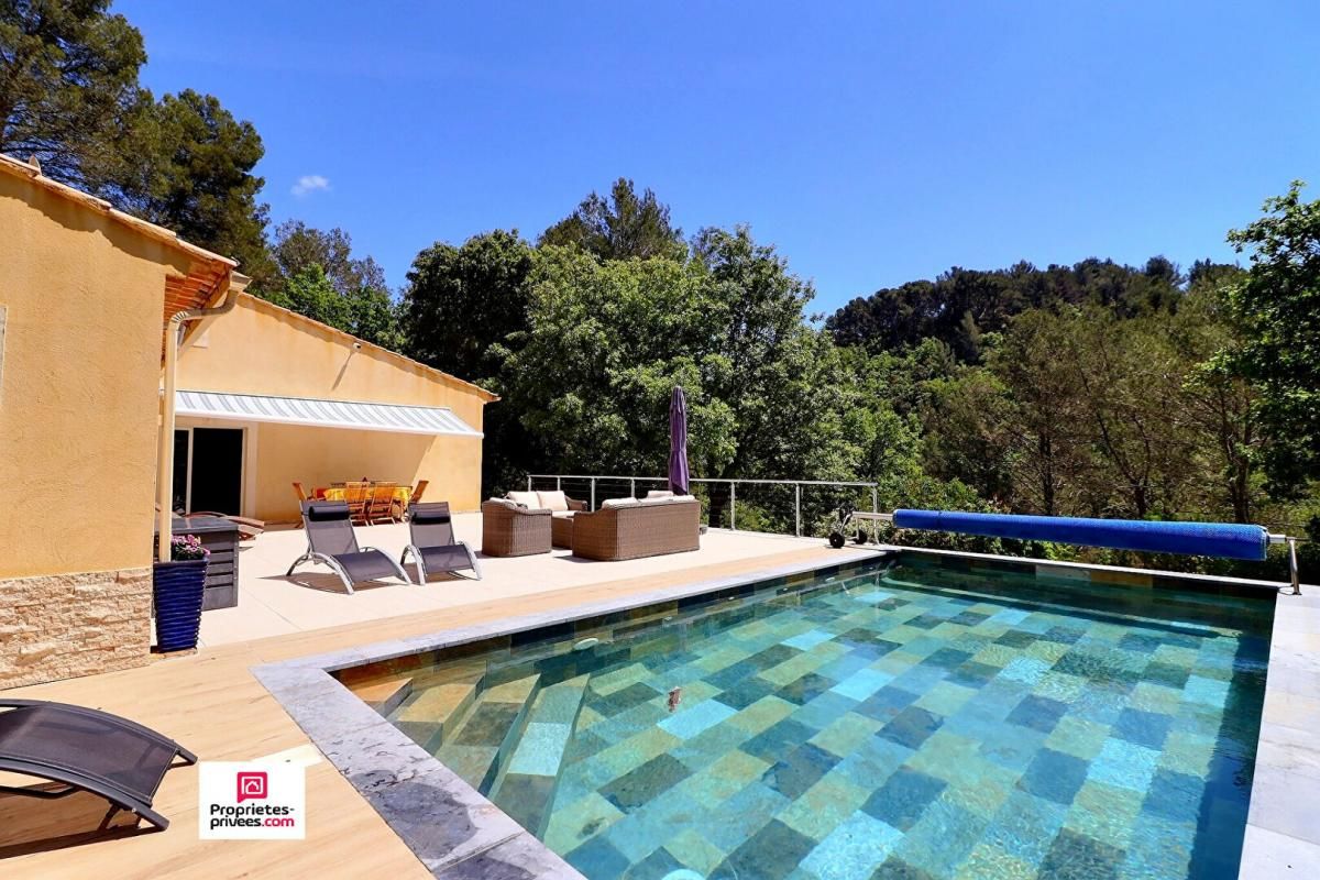 EVENOS Propriété à Evenos 10 pièce(s) 293 m2 - deux maisons sur  une parcelle de 69215 m2 1