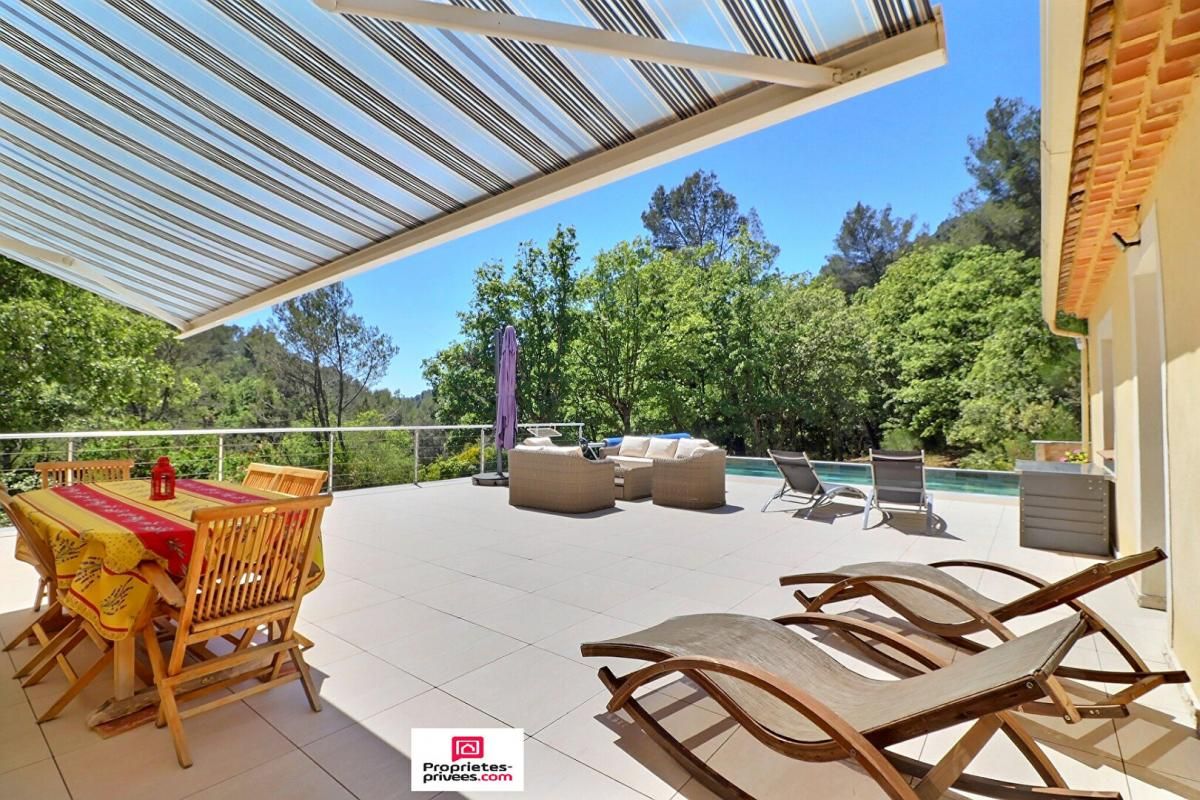EVENOS Propriété à Evenos 10 pièce(s) 293 m2 - deux maisons sur  une parcelle de 69215 m2 3