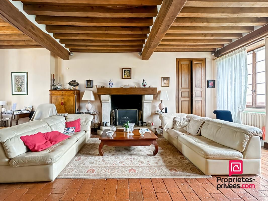ISLAND Proche Avallon Belle Maison en pierre avec grange attenante 2