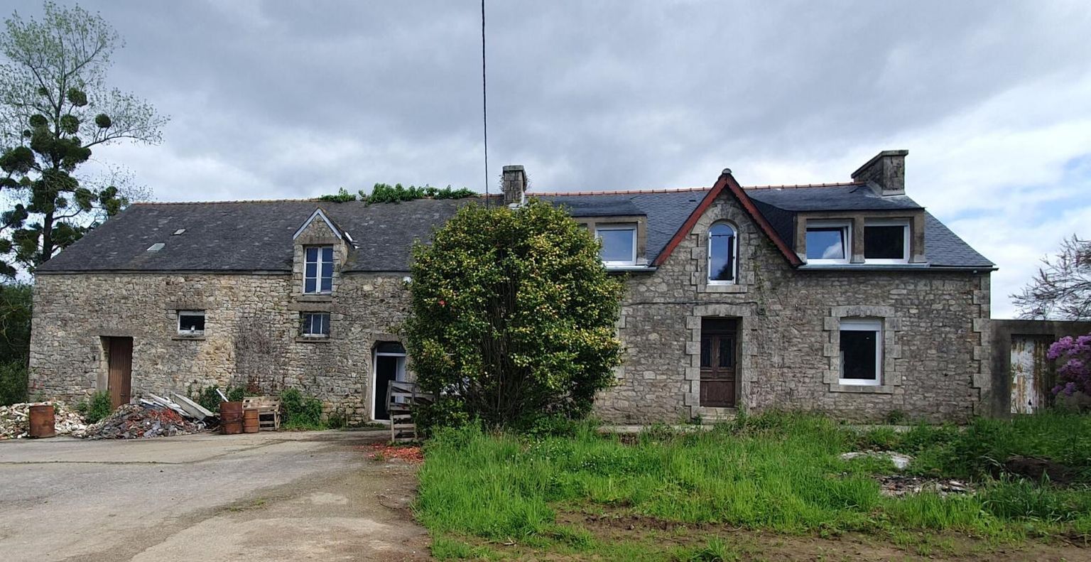PLUMÉLIAU-BIEUZY LONGERES A RENOVER ET HANGAR 1