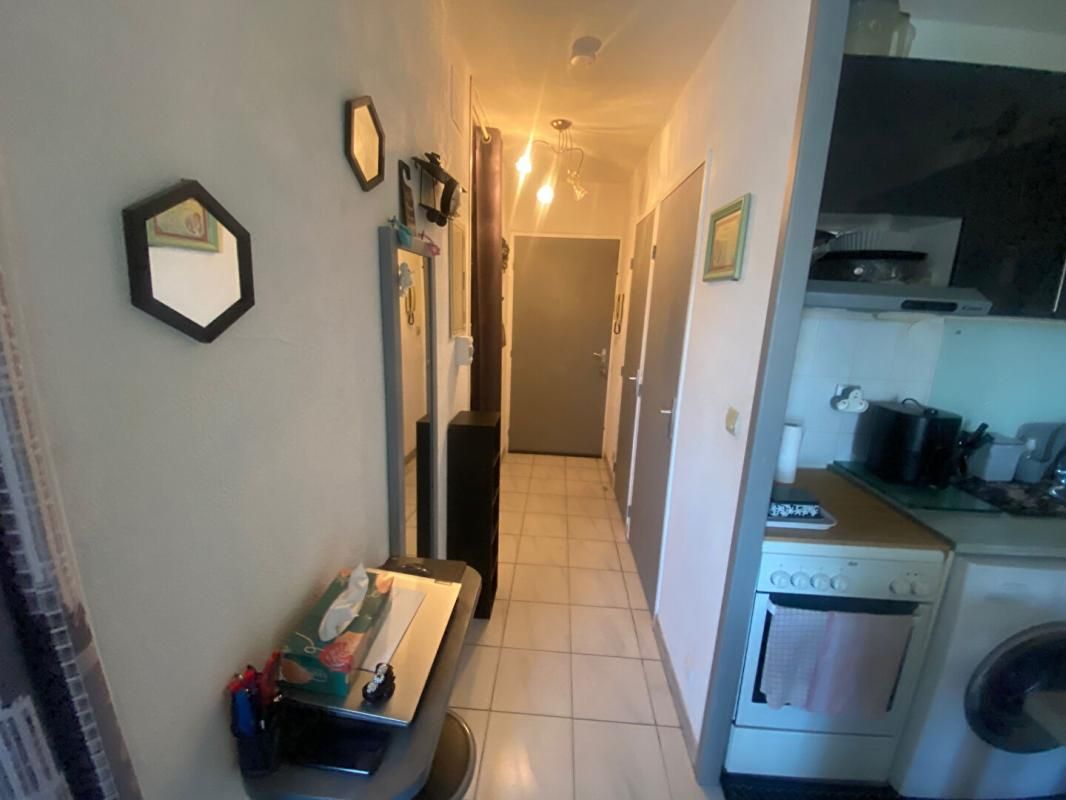 SERIGNAN Appartement type 2 lumineux 3