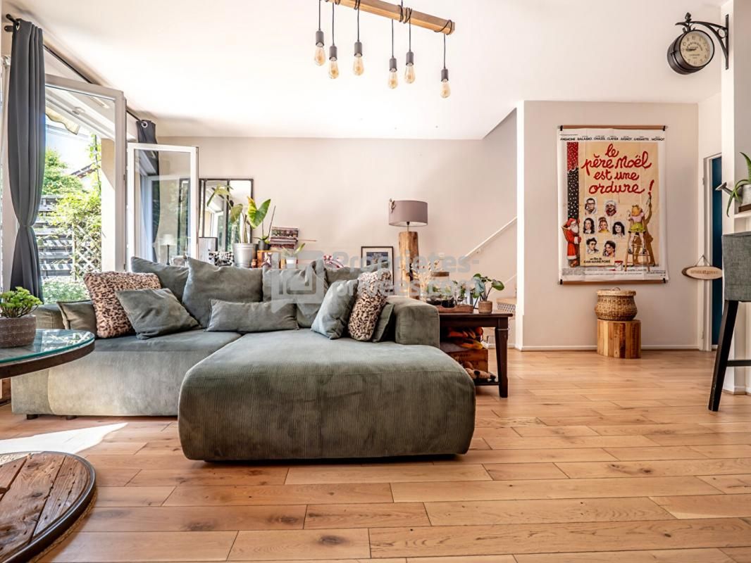 SAINT-DENIS Maison familiale avec 4 chambres possibles de 111,63m² + 61m² de jardin + 18.60m² de terrasse à Saint-Denis 2