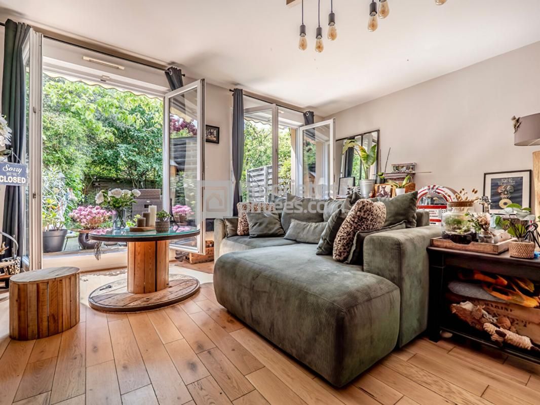 SAINT-DENIS Maison familiale avec 4 chambres possibles de 111,63m² + 61m² de jardin + 18.60m² de terrasse à Saint-Denis 3