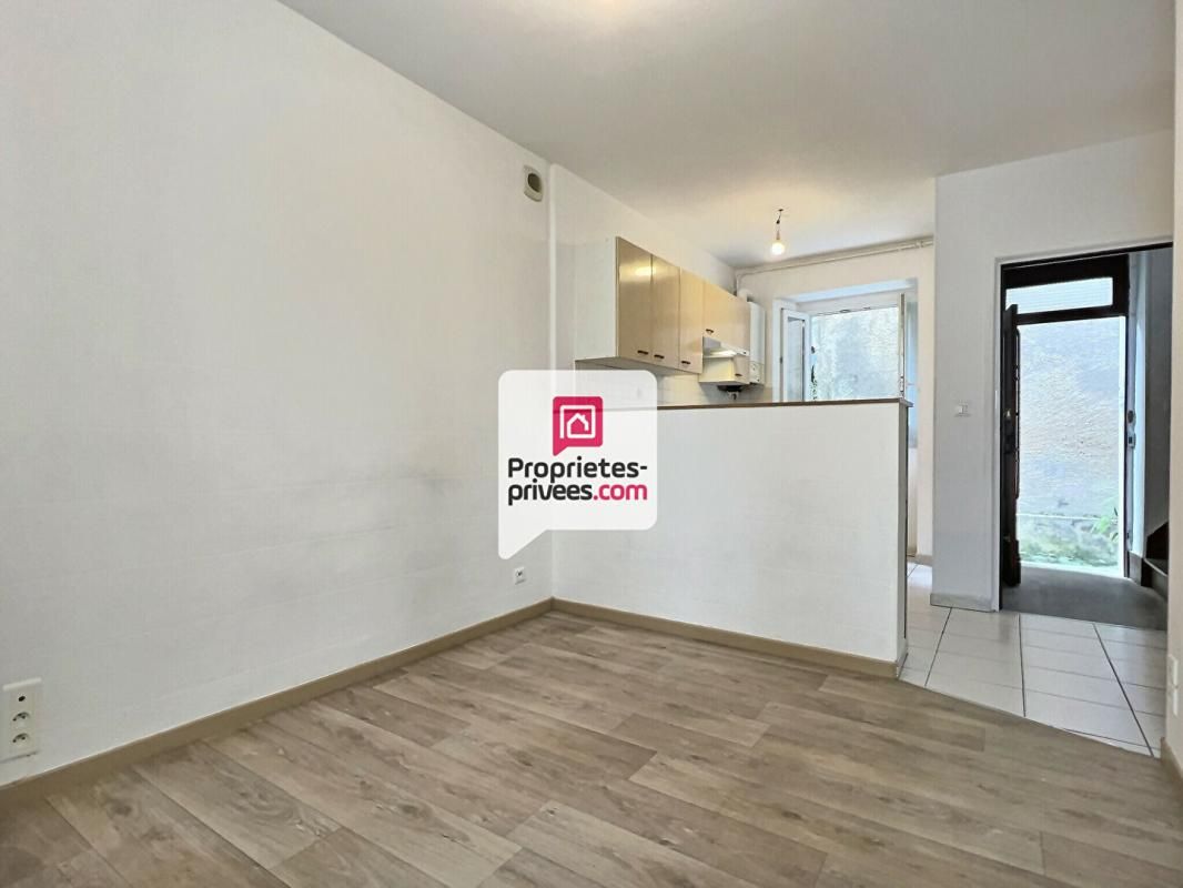 SAINT-ASTIER Ensemble immobilier avec 2 APT T1BIS + local Professionnel et cellier au coeur de SAINT-ASTIER (24110) 4