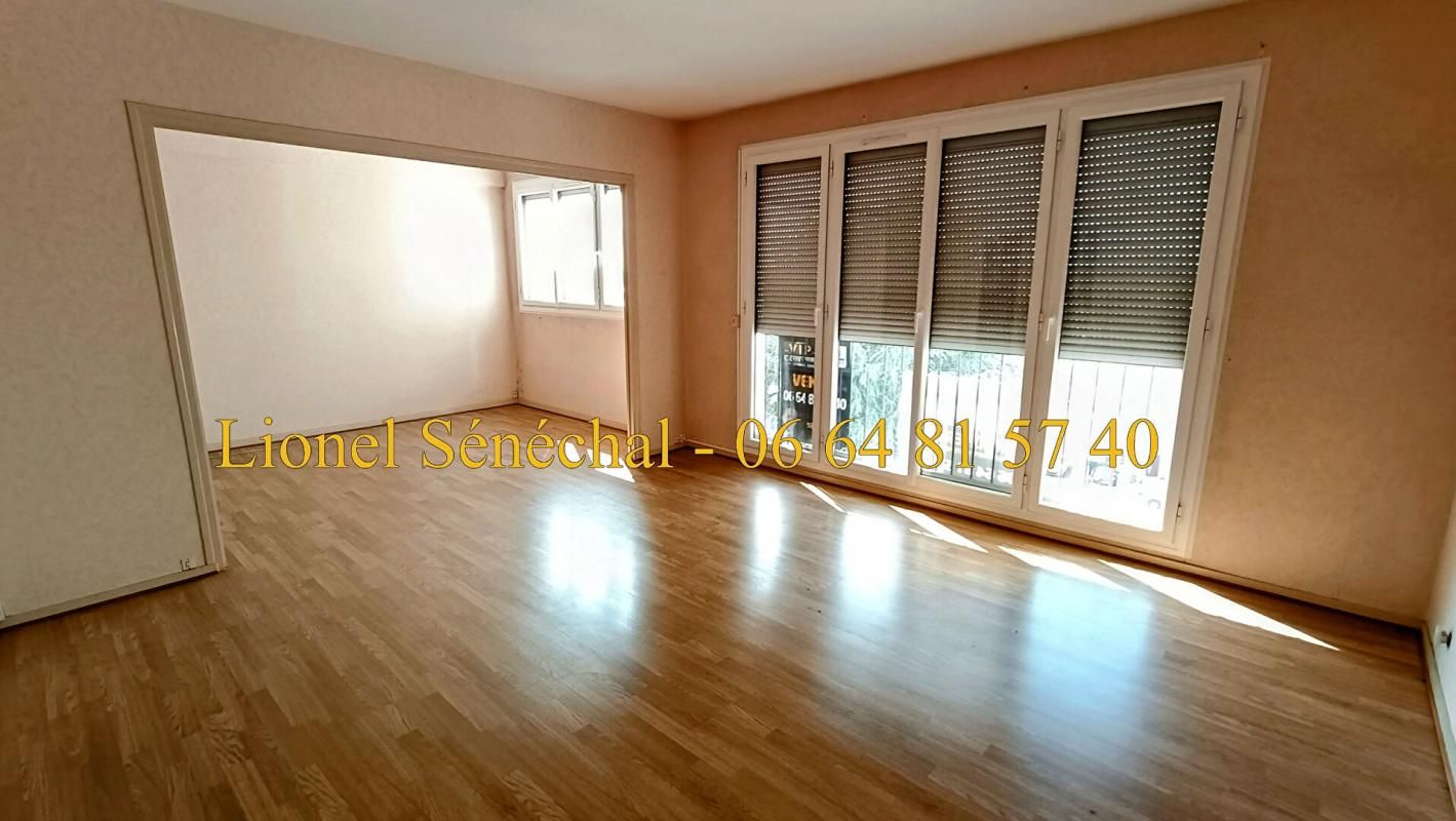 LE MANS Appartement 4 pièces de 65 m2 sans vis - à - vis quartier Maillets à Le Mans 3