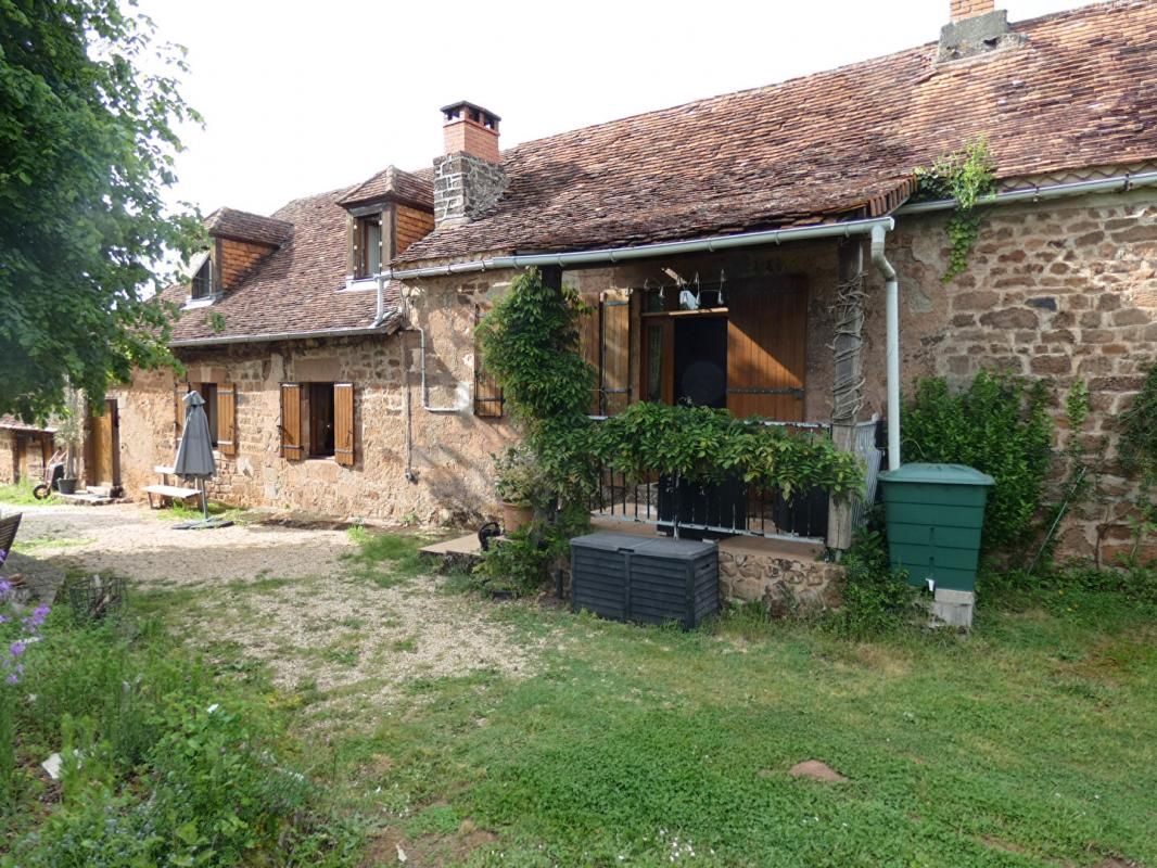 BOISSEUILH Maison 169 m2 / 3 chambres / terrain 2000m² / dépendances 2