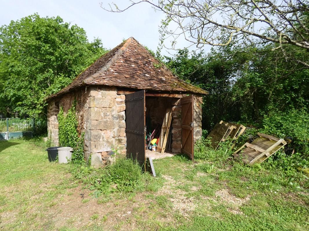 BOISSEUILH Maison 169 m2 / 3 chambres / terrain 2000m² / dépendances 4