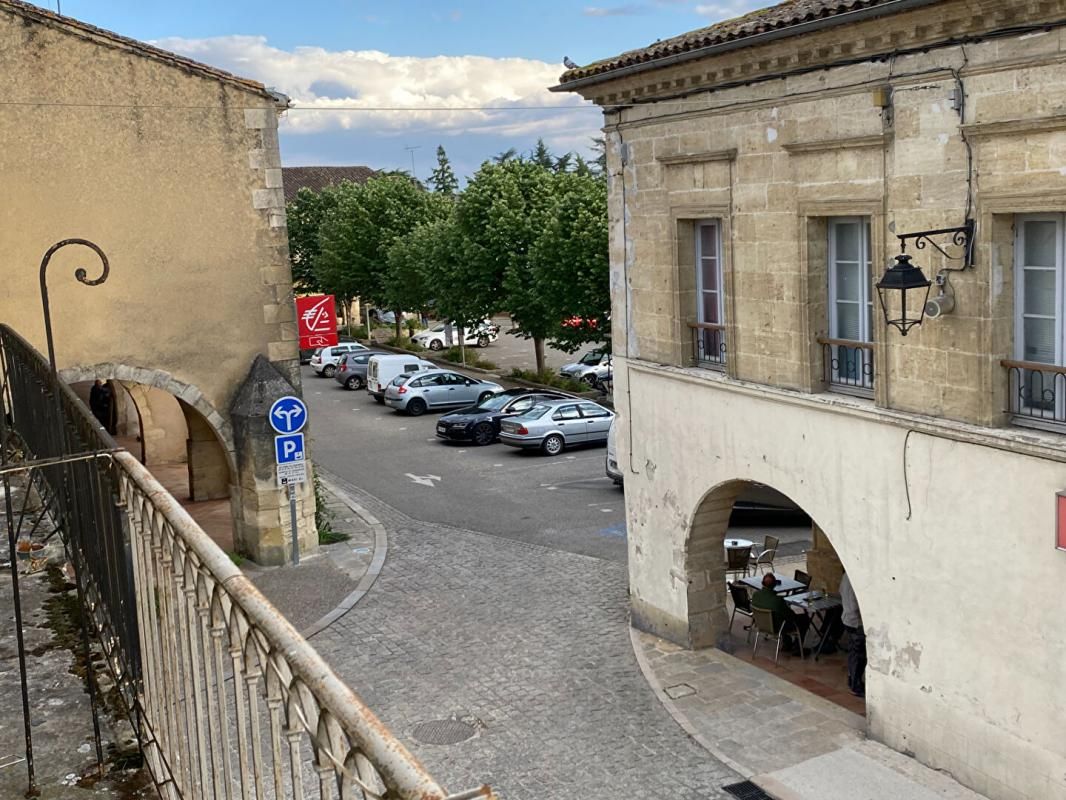 Bastide anglaise : Au coeur d'un village dynamique et agréable