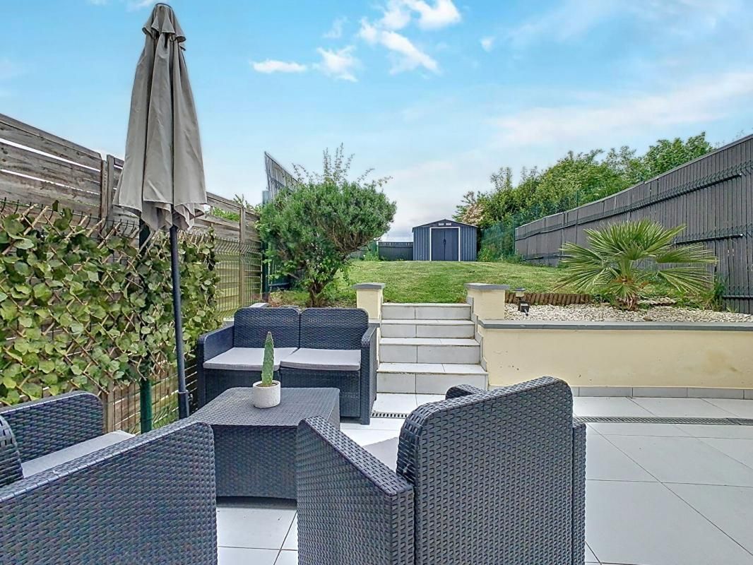 APPARTEMENT DUPLEX EN REZ DE JARDIN - 57M² - 2 CHAMBRES - TERRASSE ET JARDIN - PLACE DE PARKING PRIVATIVE - 60290 RANTIGNY