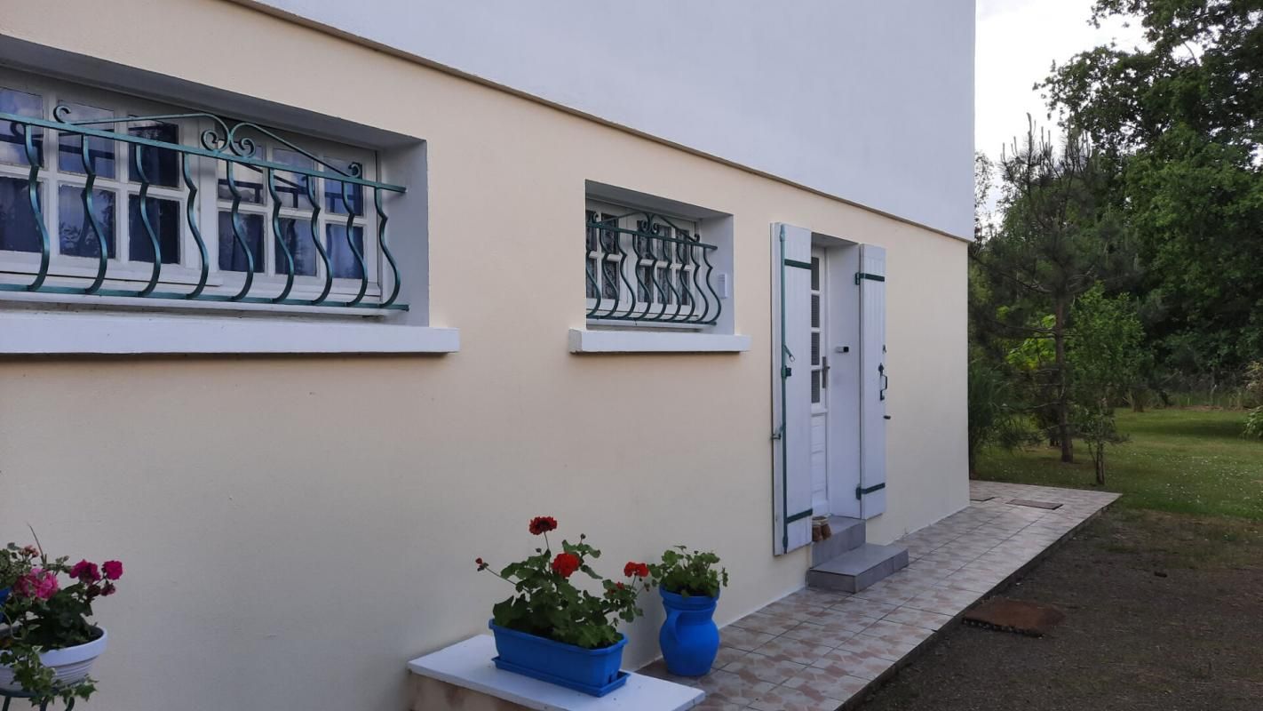 MONTENDRE maison d'habitation + investissement locatif ou regroupement familial 2