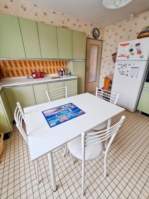 CHALONS-EN-CHAMPAGNE Maison Chalons En Champagne 6 pièce(s) 110 m2 4