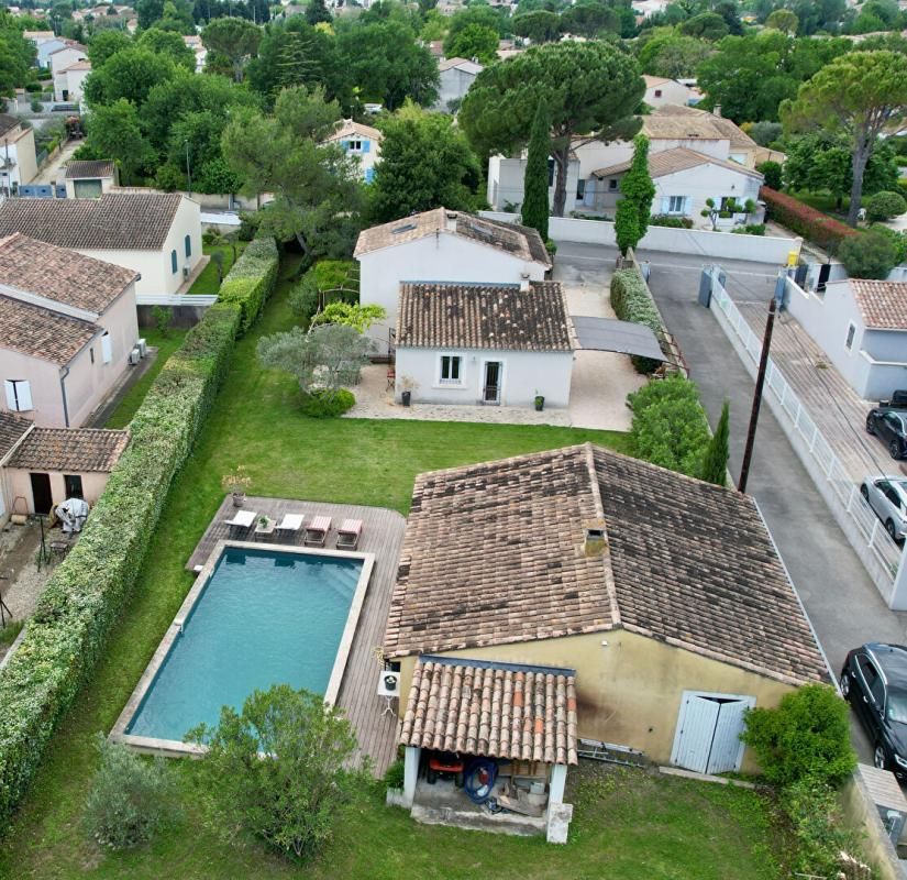 VEDENE Maison Vedene 5 pièce(s) 157 m2 - Terrain 1719m2 avec Piscine et pool house 2