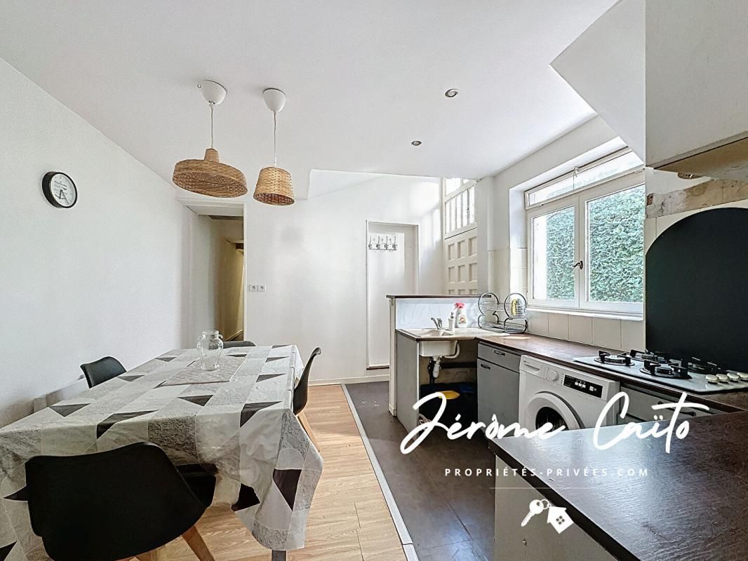 NIMES Appartement Nimes 4 pièce(s) 62,36 m2 + cour commune 4