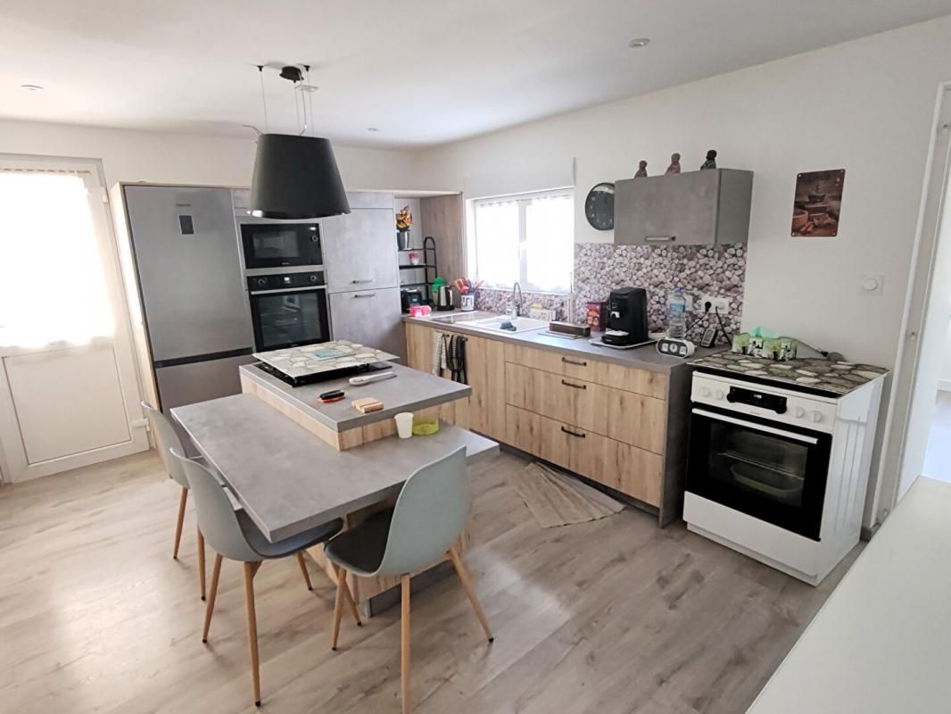 L'ILE-D'ELLE Dept 85 - Île d'Elle - Maison, 4 pièces, 120 m2, 2 chambres et véranda 2