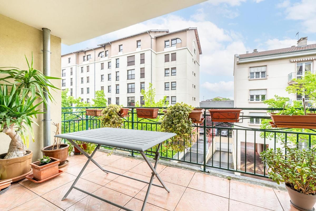 Idéalement situé au Promenoir. Appartement vendu avec cave et place de stationnement privative