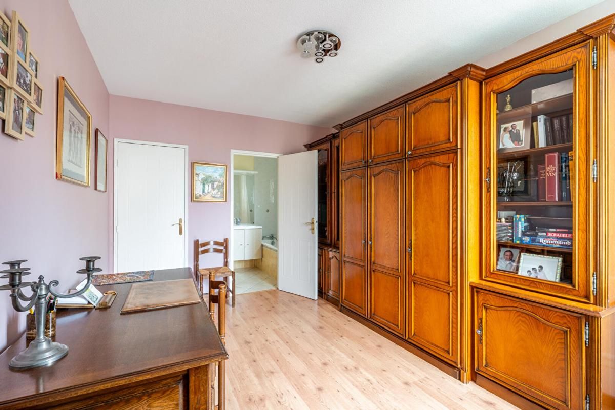 VILLEFRANCHE-SUR-SAONE Idéalement situé au Promenoir. Appartement vendu avec cave et place de stationnement privative 4