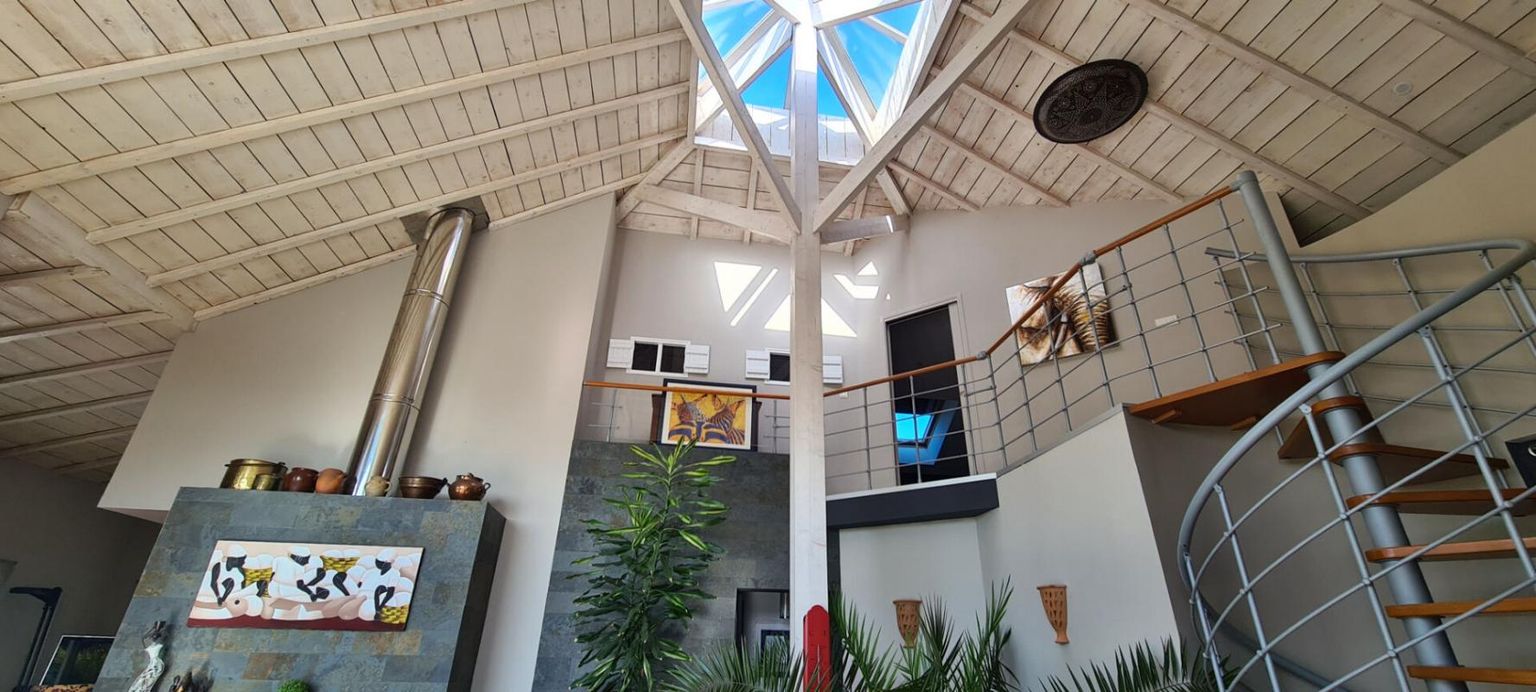 VALLET Maison Mouzillon 7 P . 4 Chs . 1 Bureau . 172.65 M² . T 834 M² . Piscine . Dépendances 3