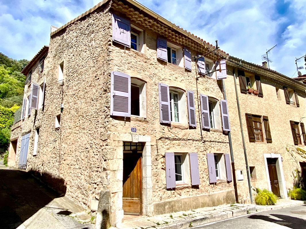 SIGNES Maison de village 6 pièce(s) 180 m2 avec garages et cave 1