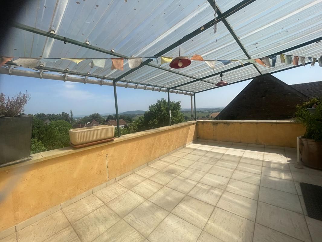 LA GUICHE Maison 8 pièce(s) 231 m2 sur 3 niveaux située sur un terrain de 431 m² 1