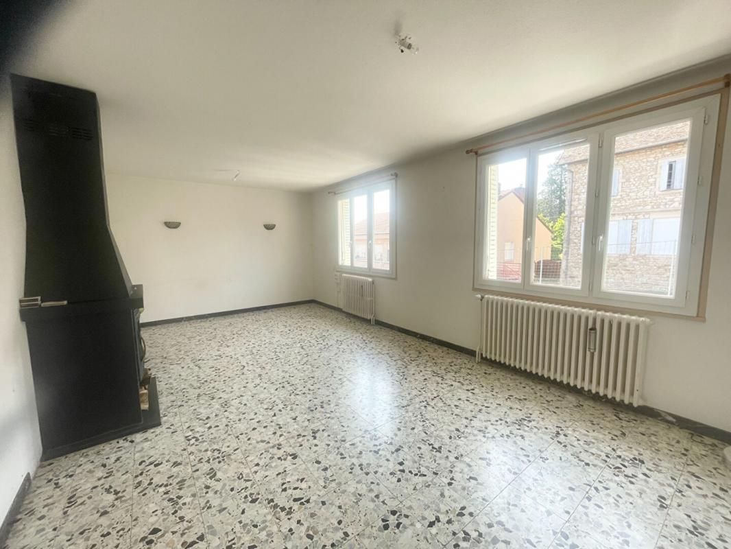 LA GUICHE Maison 8 pièce(s) 231 m2 sur 3 niveaux située sur un terrain de 431 m² 3