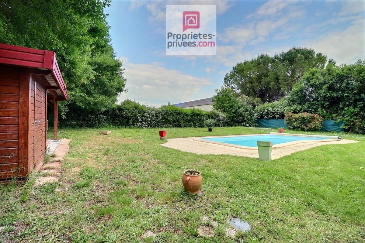 LA VERGNE Grande maison des années 90 avec garage et piscine - 5 chambres - grande parcelle de terrain 4