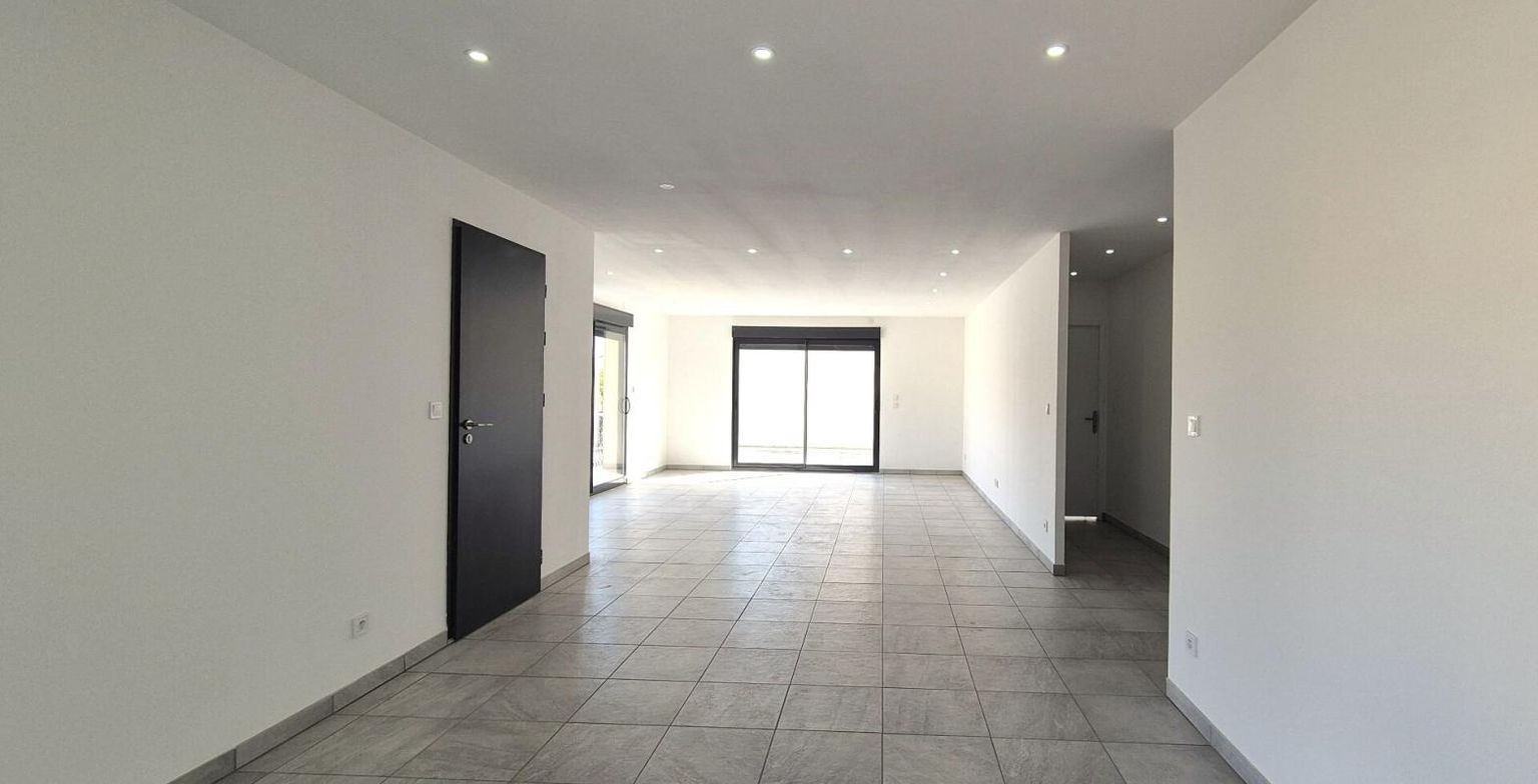 SAINT-DIZIER Belle Maison Individuelle Neuve ou Pavillon Moderne sur Sous-sol de 125 m² avec sa grande Cour, Balcon d'entrée, Terrasse, Garage, Pompe à Chaleur et Terrain clos et sécurisé de 514 m² 4