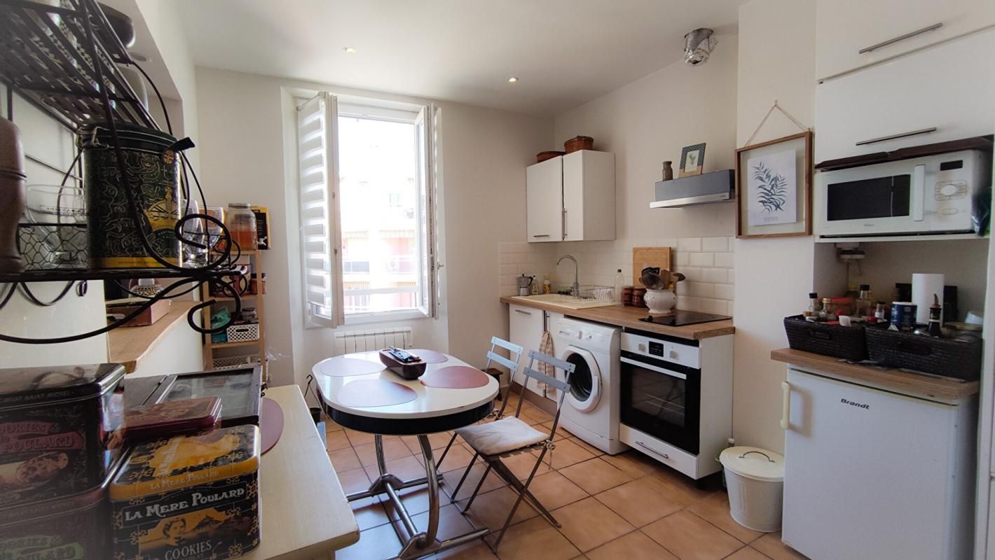 HYERES EXCLUSIVITE COUP DE COEUR Appartement Hyeres 2 pièce(s) 39.50 m2 Quartier Gare 4