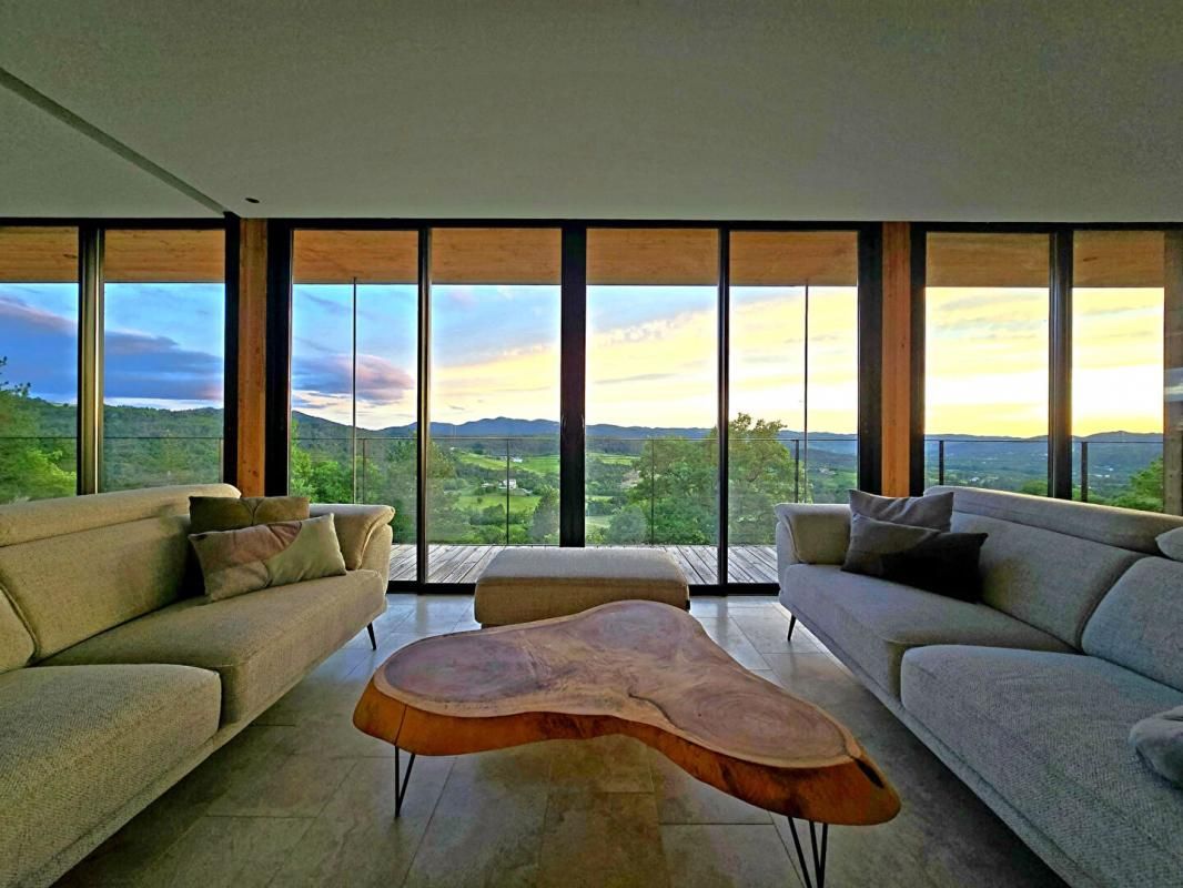 DIGNE-LES-BAINS Luxueuse villa d' architecte avec 4 dépendances 2