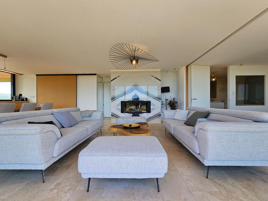 DIGNE-LES-BAINS Luxueuse villa d' architecte avec 4 dépendances 3