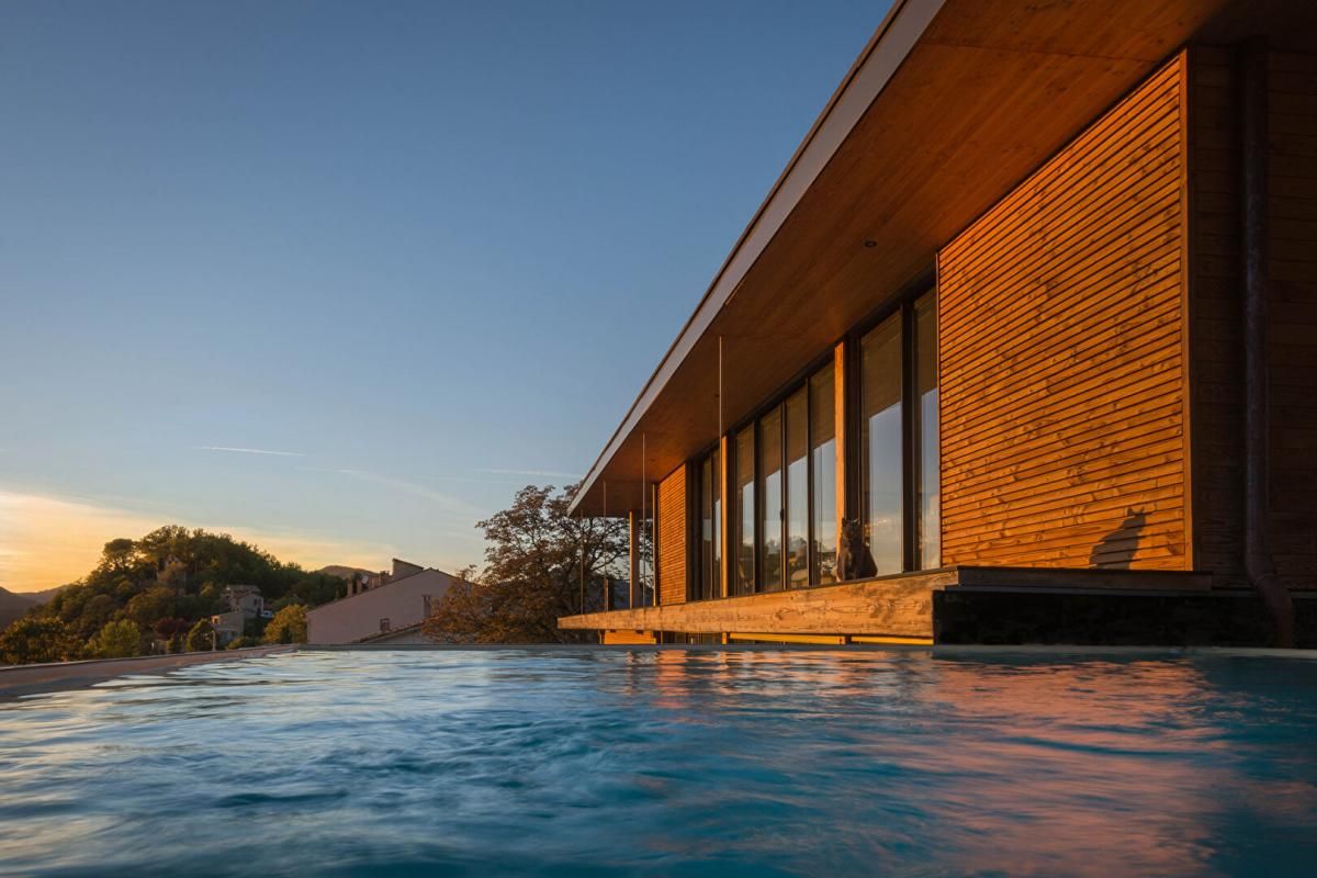 DIGNE-LES-BAINS Luxueuse villa d' architecte avec 4 dépendances 4