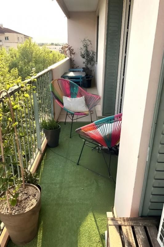 TASSIN-LA-DEMI-LUNE TASSIN-LA-DEMI-LUNE. Appartement dernier étage 3 pièces avec balcons et cave, sans travaux 3